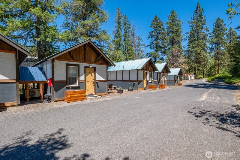 11798 US Highway 2