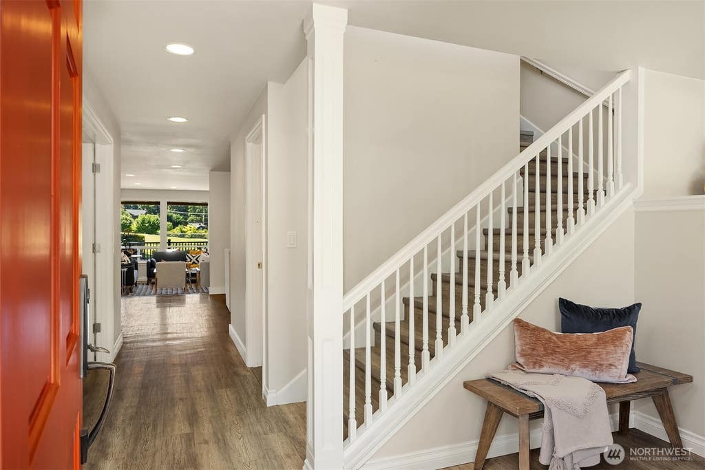 Photo of 16315 Inglewood Place NE, Kenmore, WA 98028 (MLS # 2539412)