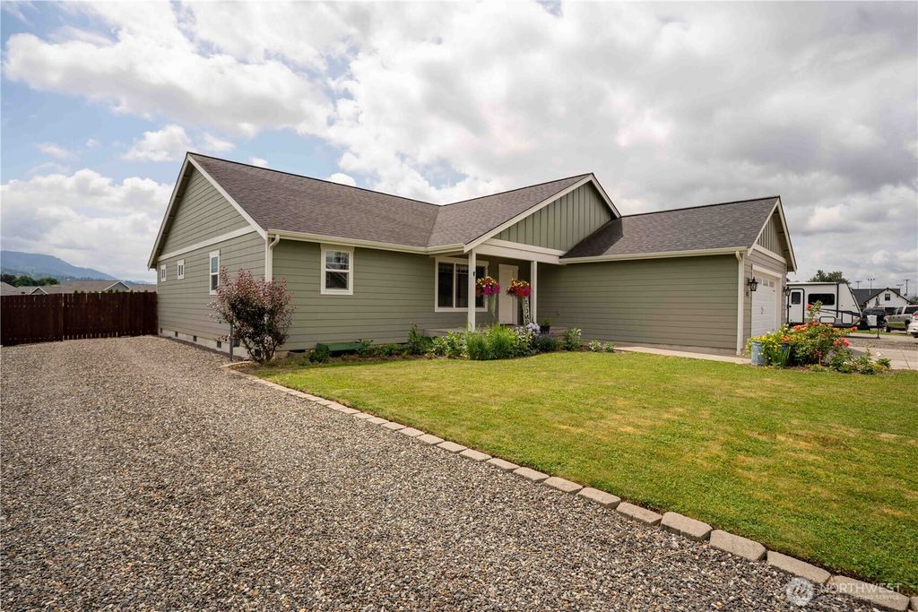 Photo of 413 Cornerstone Drive, Sumas, WA 98295 (MLS # 2492833)