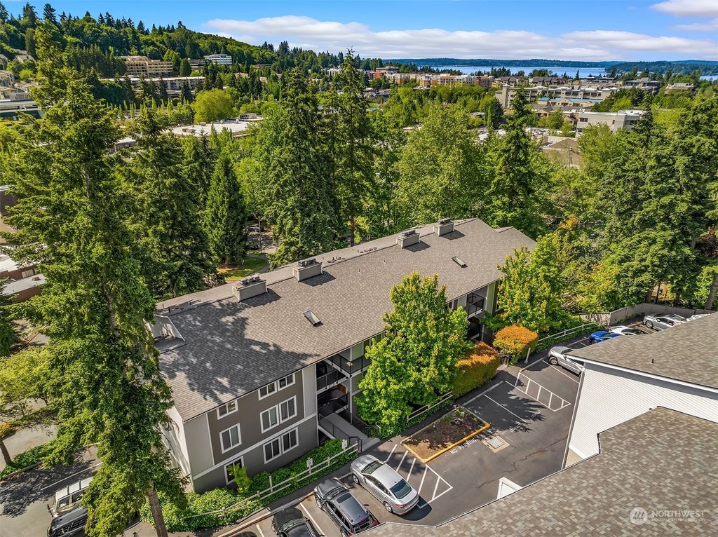 Photo of 3200 80th Avenue SE #5, Mercer Island, WA 98040 (MLS # 2251551)