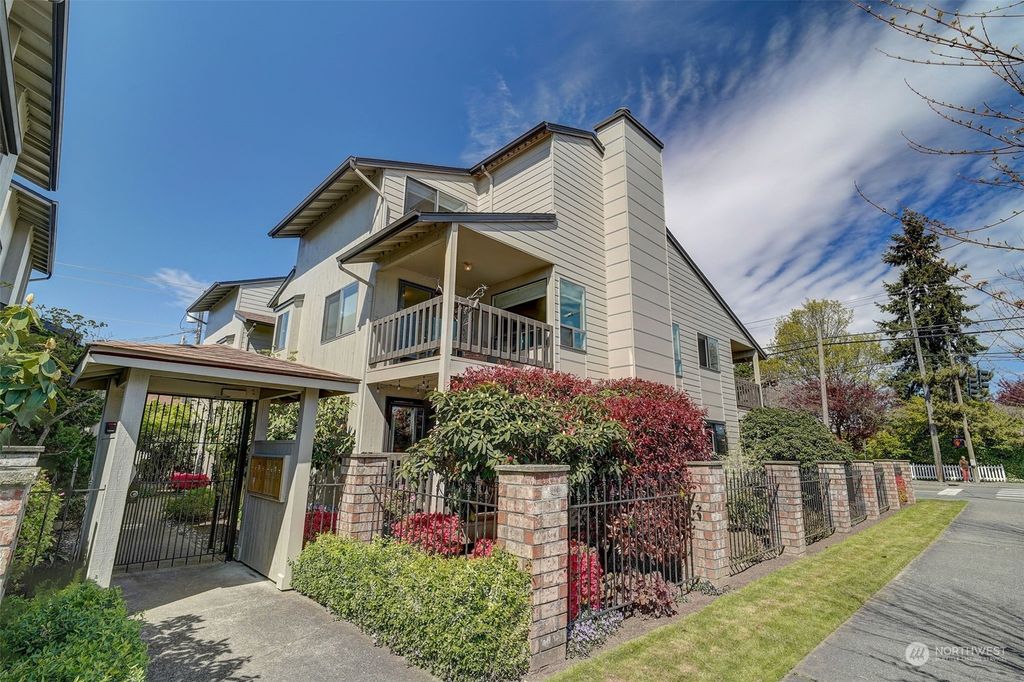 Photo of 1906 Colby Avenue #6, Everett, WA 98201 (MLS # 2218573)