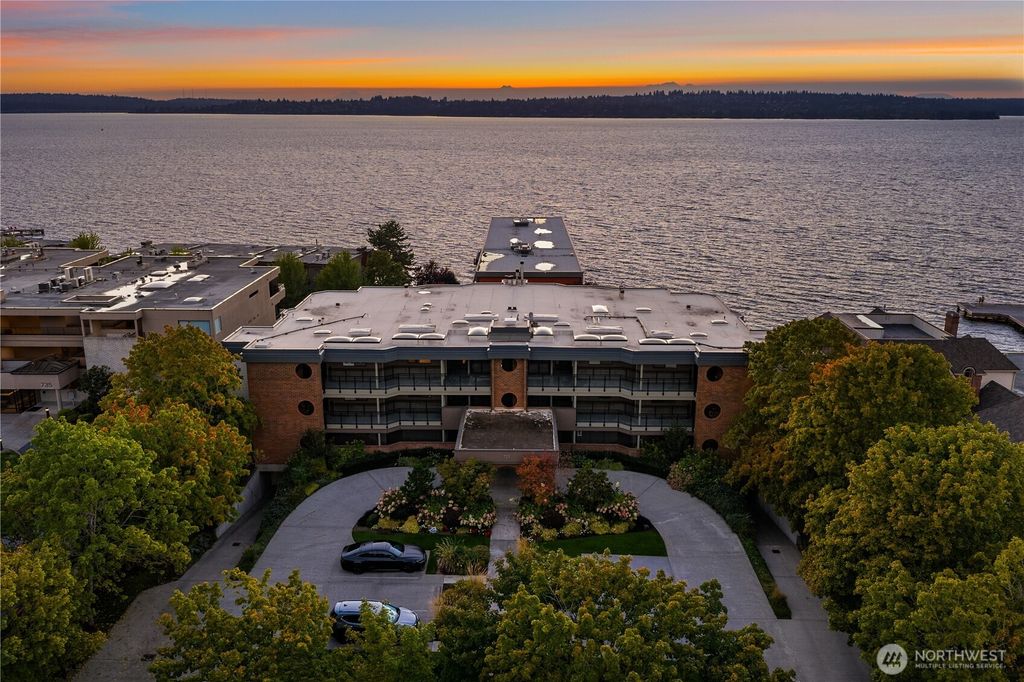 Photo of 725 1st Street S #302, Kirkland, WA 98033 (MLS # 2436699)