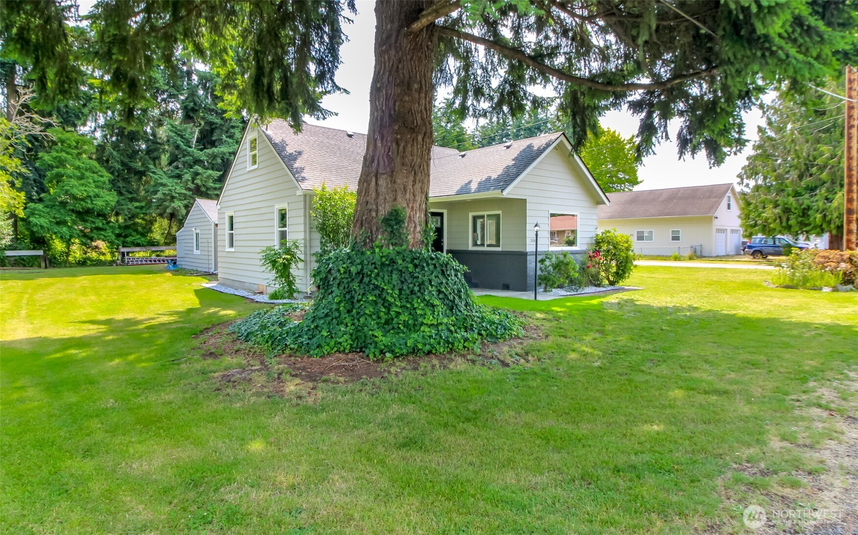 318 Mill Avenue SE
