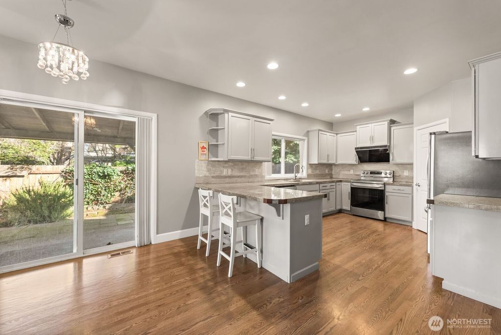 Photo of 4218 NE 9th Cir Cir, Renton, WA 98059 (MLS # 2499236)