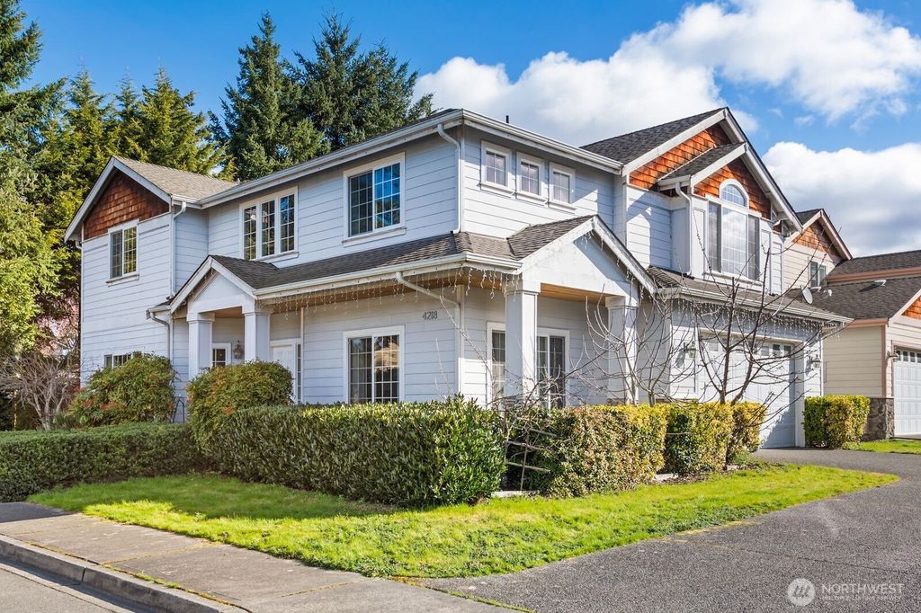 Photo of 4218 NE 9th Cir Cir, Renton, WA 98059 (MLS # 2499236)