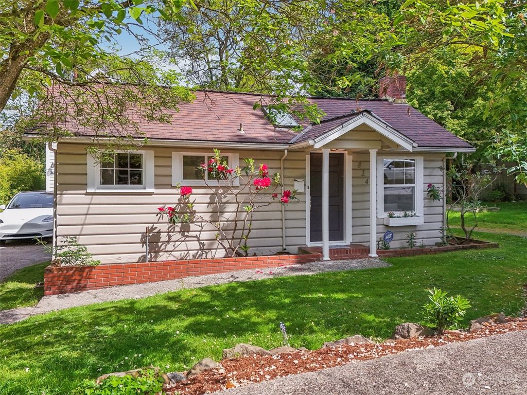 Photo of 814 NE 92nd Street, Seattle, WA 98115 (MLS # 2234449)