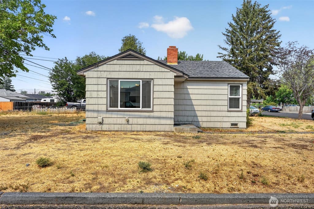 Photo of 67 G Street SE, Ephrata, WA 98823 (MLS # 2568136)
