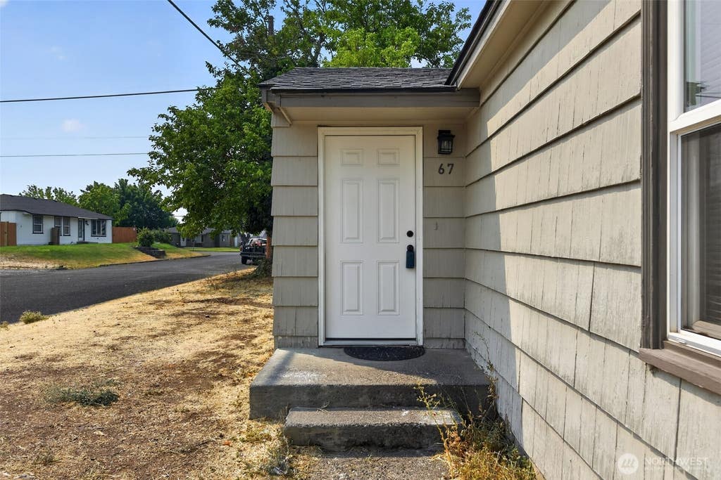 Photo of 67 G Street SE, Ephrata, WA 98823 (MLS # 2568136)