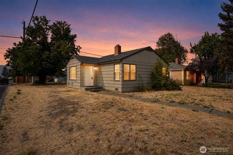 Photo of 67 G Street SE, Ephrata, WA 98823 (MLS # 2568136)