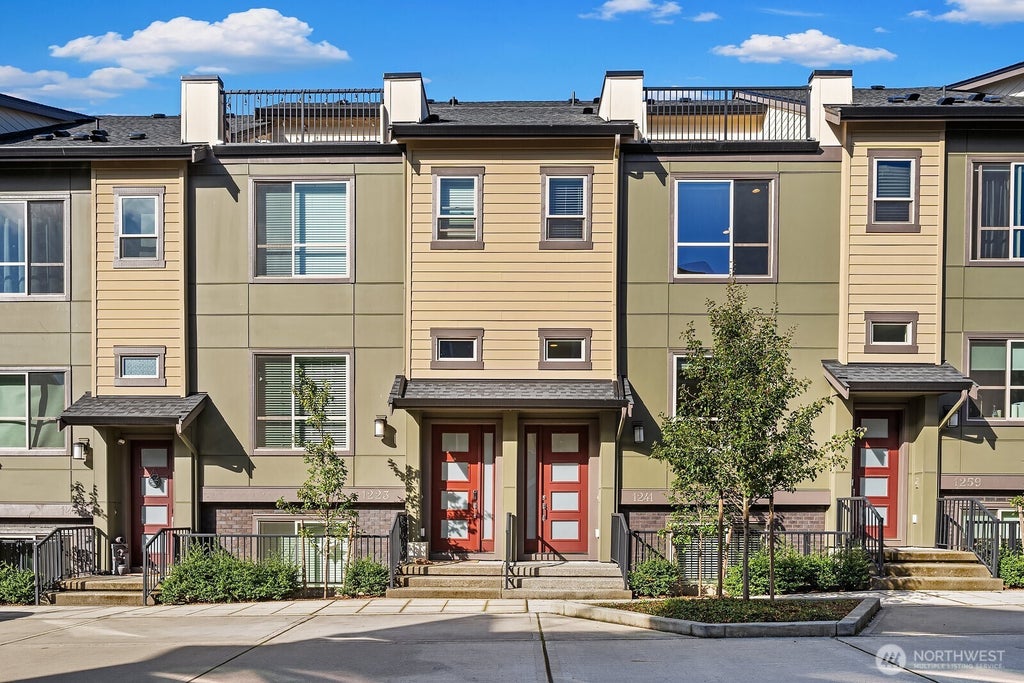 Photo of 1241 7th Avenue NE, Issaquah, WA 98029 (MLS # 2590671)