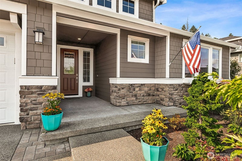 3111 Arrowroot Loop SE