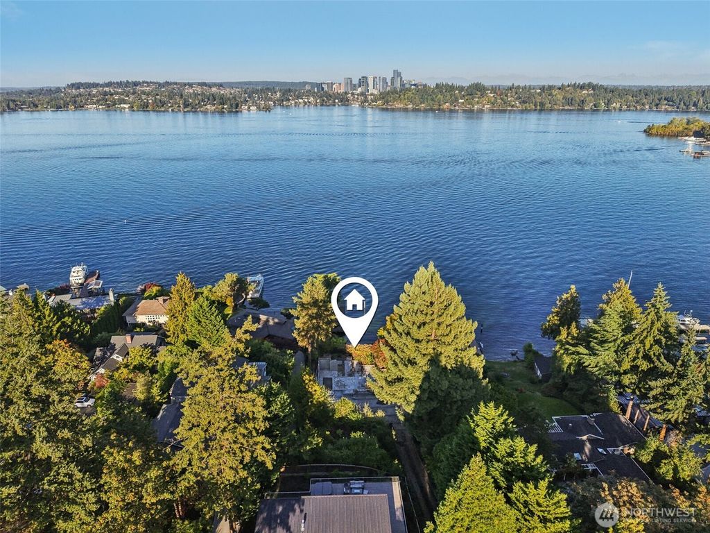Photo of 7220 N Mercer Way, Mercer Island, WA 98040 (MLS # 2449152)
