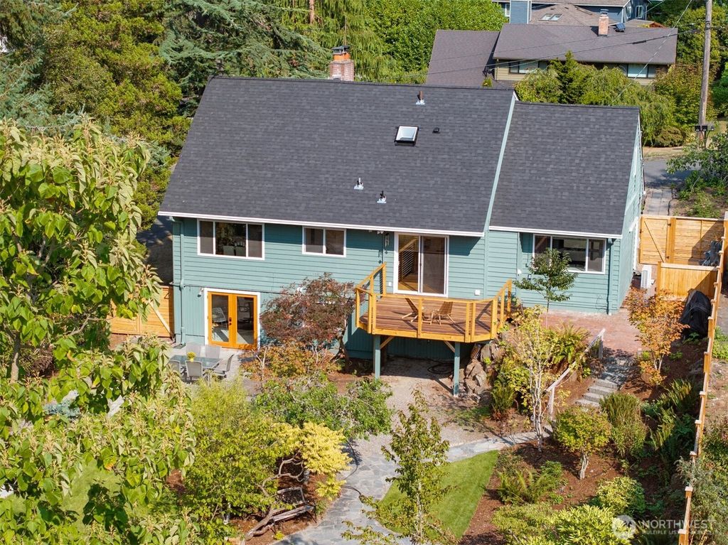 Photo of 17221 Palatine Avenue N, Shoreline, WA 98133 (MLS # 2416347)