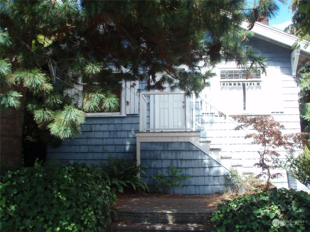 Photo of 422 N 46th Street, Seattle, WA 98103 (MLS # 2214142)