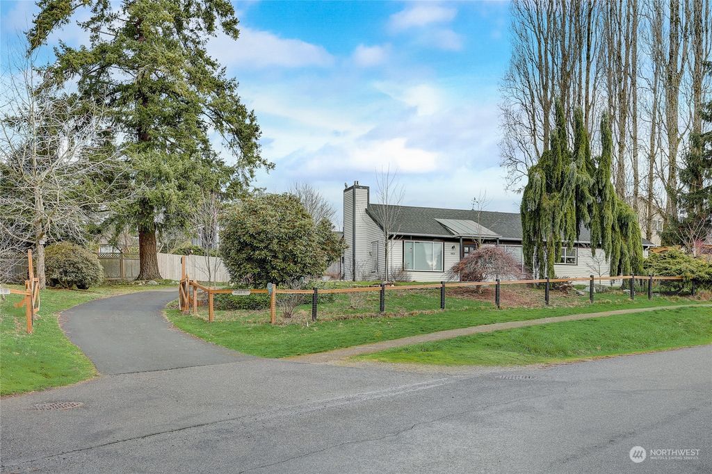 Photo of 4029 Serene Way, Lynnwood, WA 98087 (MLS # 2199150)