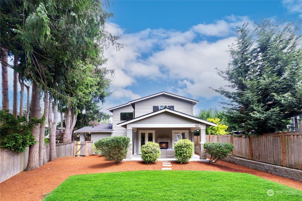 Photo of 8033 124th Avenue NE, Kirkland, WA 98033 (MLS # 2125157)