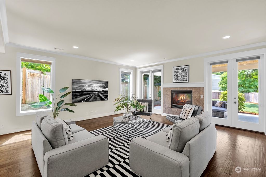 Photo of 8033 124th Avenue NE, Kirkland, WA 98033 (MLS # 2125157)