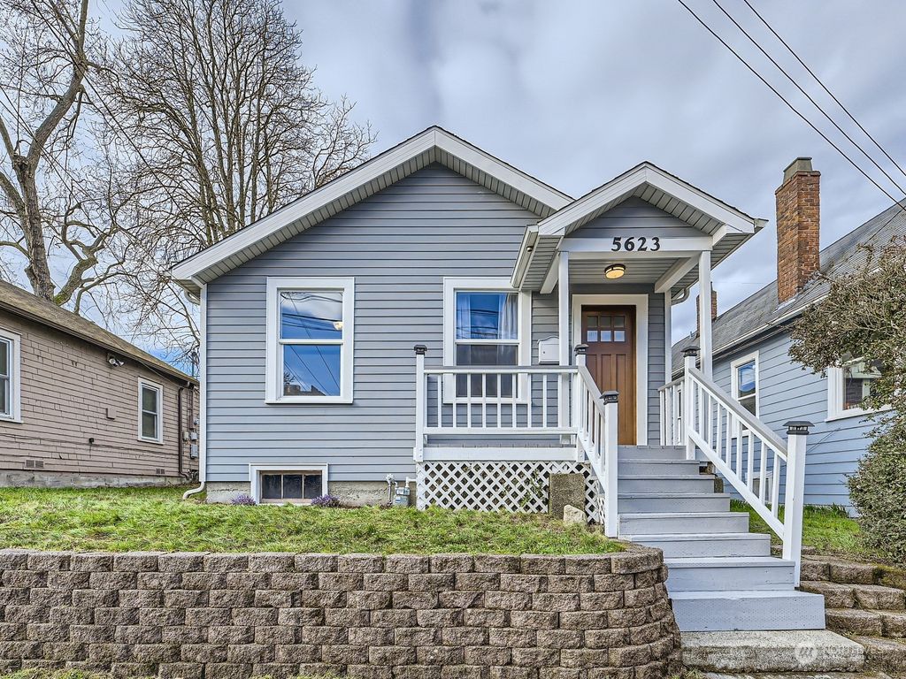 Photo of 5623 Brooklyn Avenue NE, Seattle, WA 98105 (MLS # 2200045)