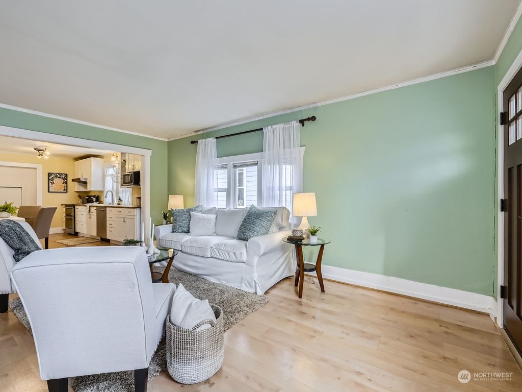 Photo of 5623 Brooklyn Avenue NE, Seattle, WA 98105 (MLS # 2200045)