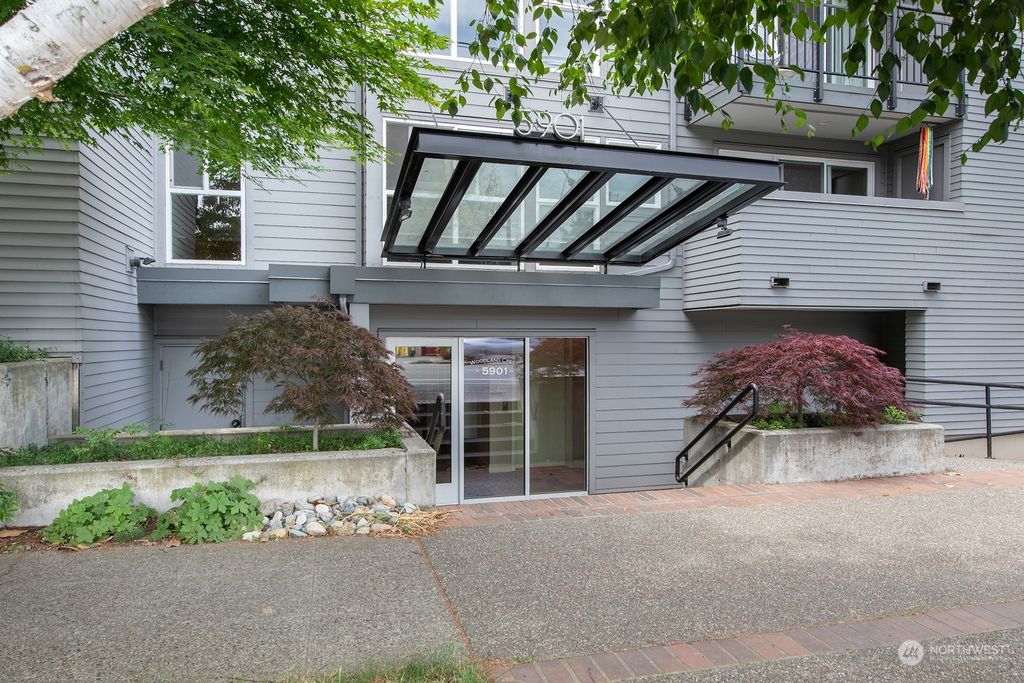 Photo of 5901 Phinney Avenue N #201, Seattle, WA 98103 (MLS # 2101864)