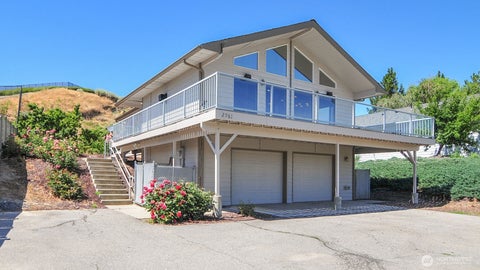 Photo of 2961 Riviera Boulevard, Malaga, WA 98828 (MLS # 2540805)