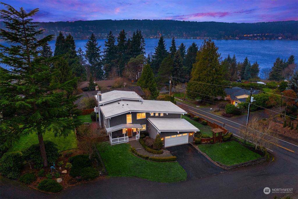 Photo of 15427 62nd Avenue NE, Kenmore, WA 98028 (MLS # 2206441)