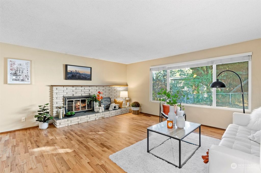 Photo of 16405 Burke Avenue N, Shoreline, WA 98133 (MLS # 1998351)