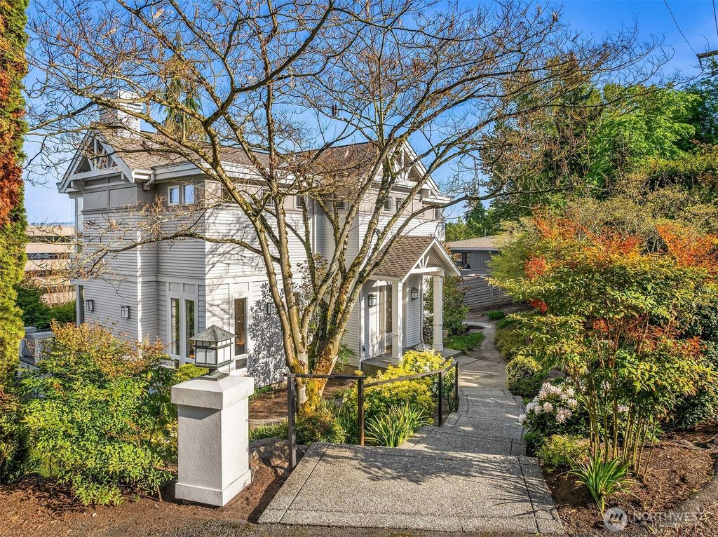Photo of 2400 74th Avenue SE, Mercer Island, WA 98040 (MLS # 2367707)