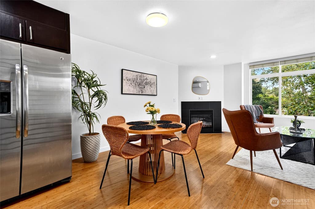 Photo of 2122 NE 89th St ST, Seattle, WA 98115 (MLS # 2574214)