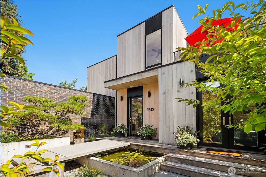 Photo of 1512 32nd Avenue S, Seattle, WA 98144 (MLS # 2580344)