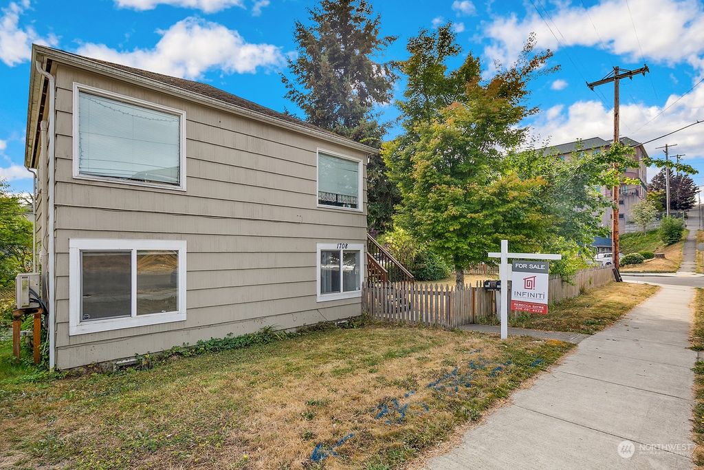 Photo of 1708 35th St St, Everett, WA 98201 (MLS # 2031673)