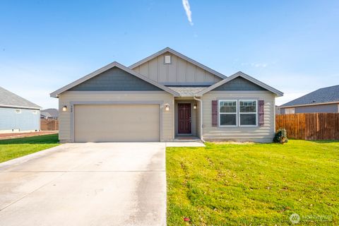 Photo of 908 Redmond Avenue NE, Quincy, WA 98848 (MLS # 2454007)