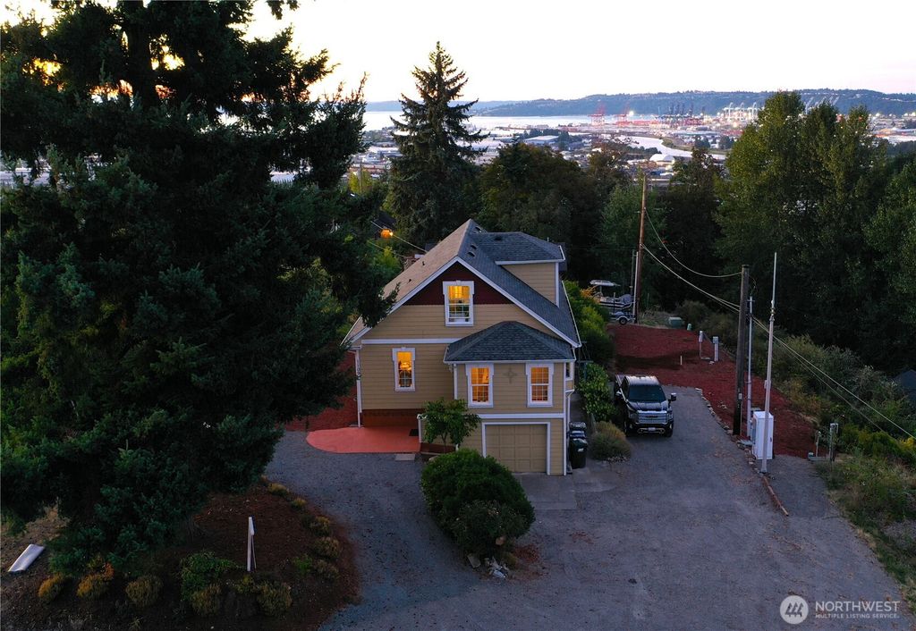 Photo of 1109 E 31 Street, Tacoma, WA 98404 (MLS # 2491626)