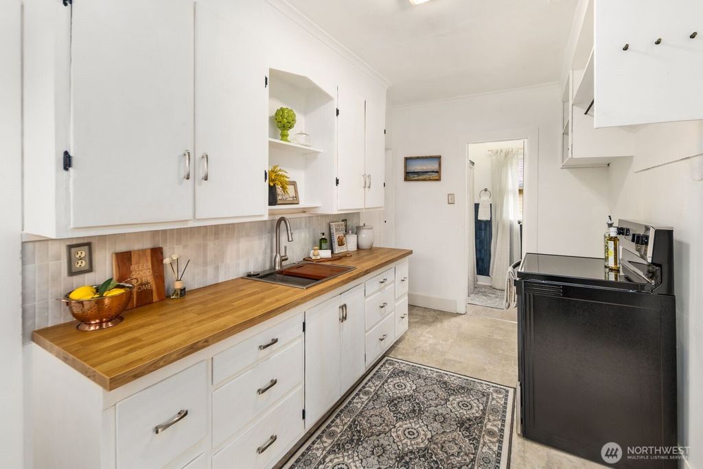 Photo of 13537 52nd Avenue S, Tukwila, WA 98168 (MLS # 2484595)