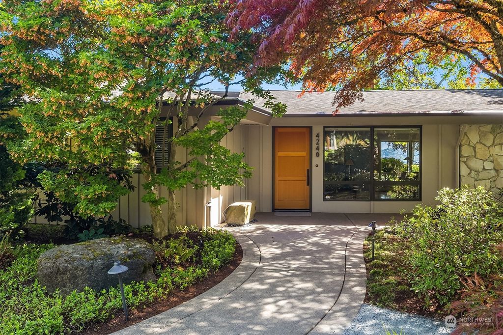 Photo of 4240 94th Avenue SE, Mercer Island, WA 98040 (MLS # 2063577)