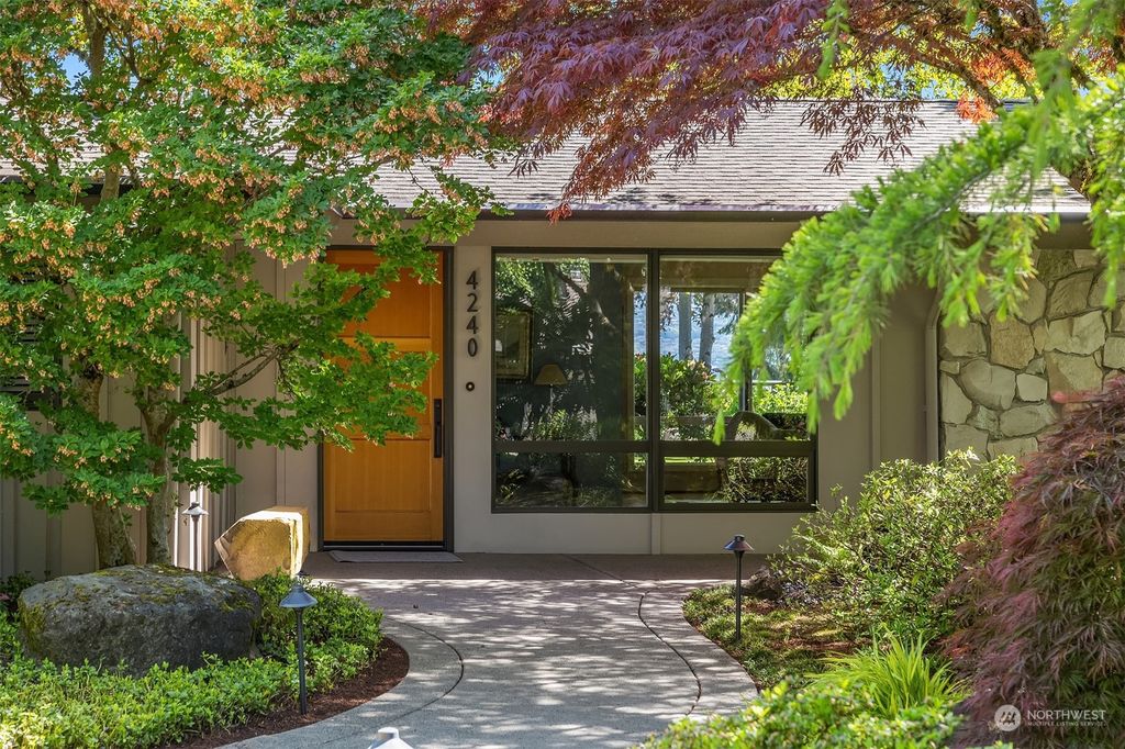 Photo of 4240 94th Avenue SE, Mercer Island, WA 98040 (MLS # 2063577)