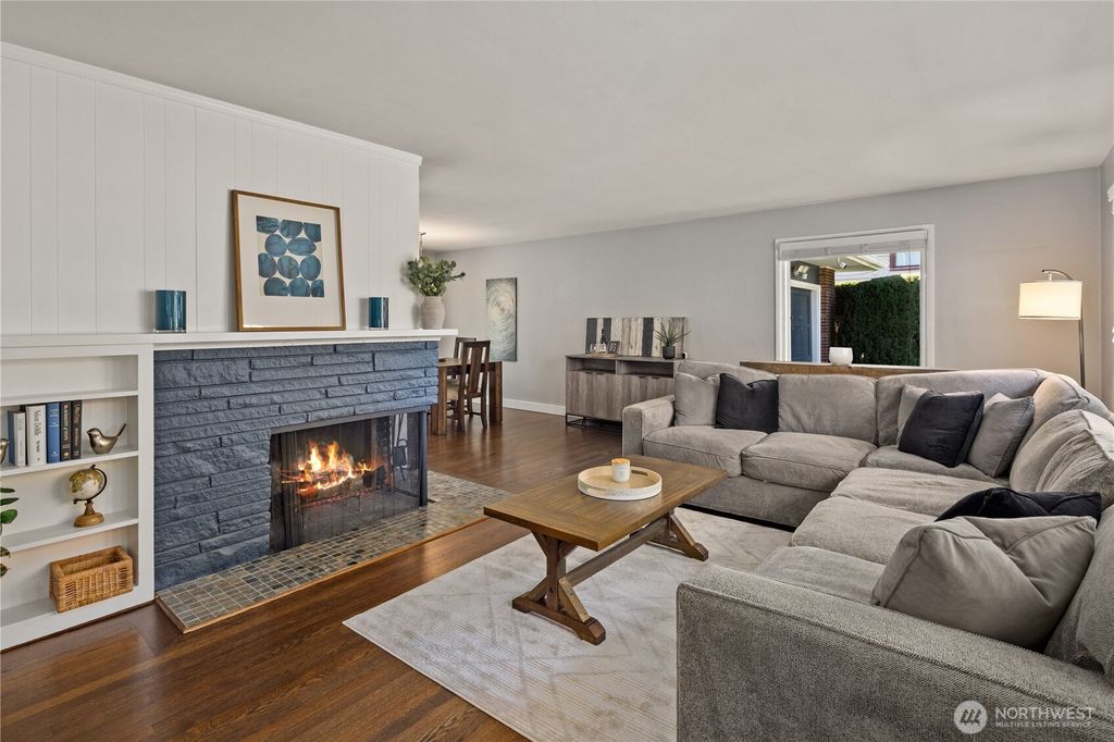 Photo of 541 NE 130th Street, Seattle, WA 98125 (MLS # 2499589)