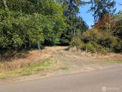 618 Sunset Avenue NE Ocean Shores WA 98569