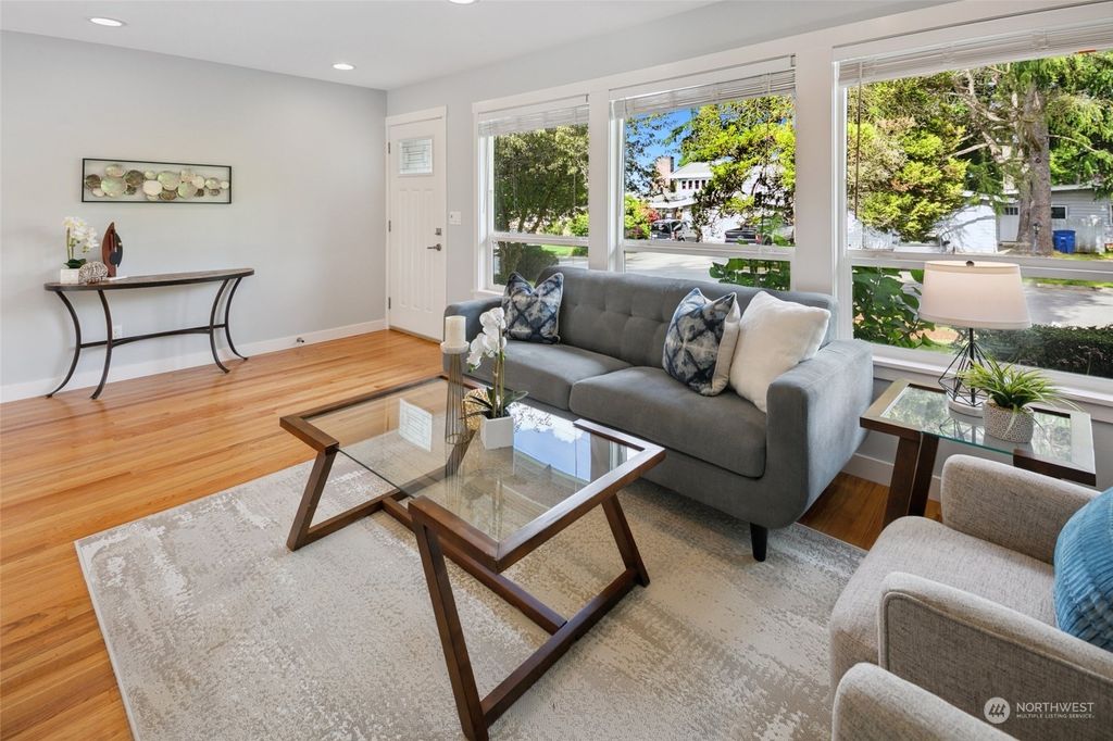 Photo of 312 160th Avenue NE, Bellevue, WA 98008 (MLS # 2246275)