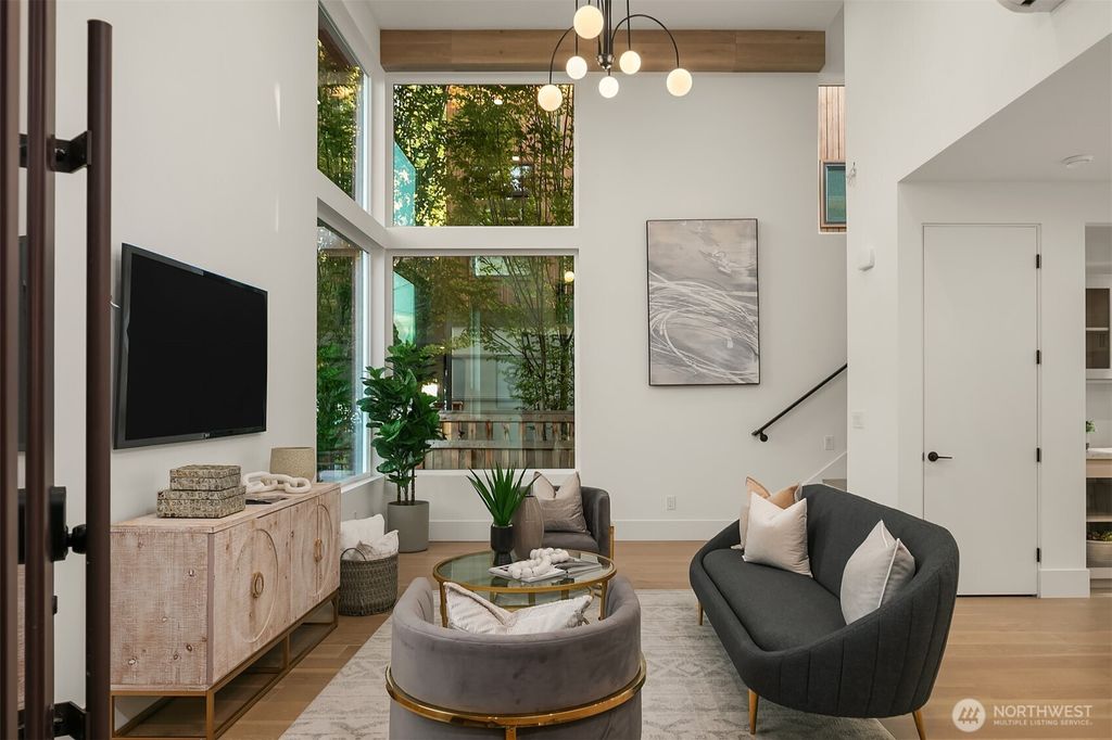 Photo of 419 14th Avenue W, Kirkland, WA 98033 (MLS # 2441214)