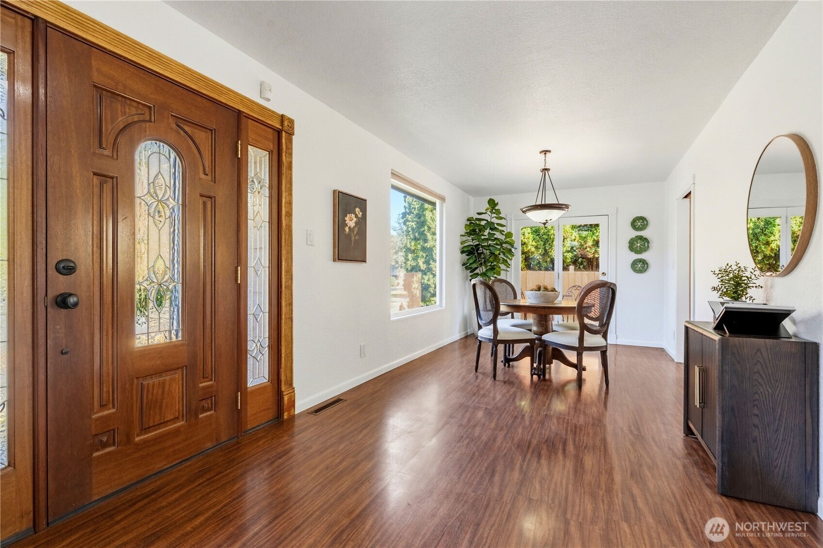 3326 Lakeway Drive
