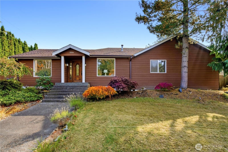 3326 Lakeway Drive