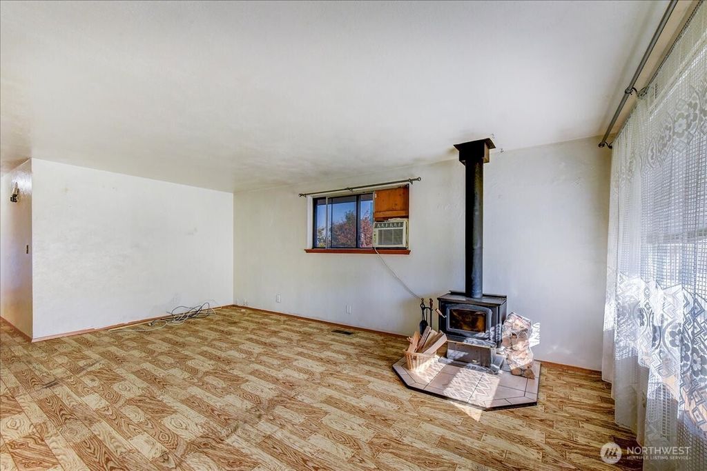 Photo of 1025 E 53rd Street, Tacoma, WA 98404 (MLS # 2443674)