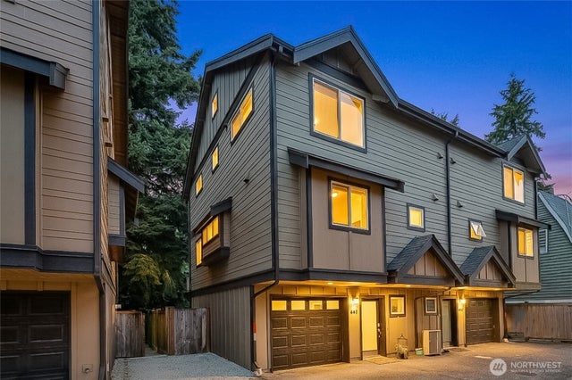 9615 Roosevelt Way NE A #A, Seattle