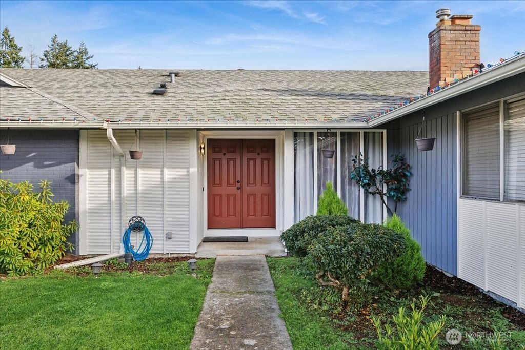 Photo of 1402 Elm Street SE, Auburn, WA 98092 (MLS # 2458760)