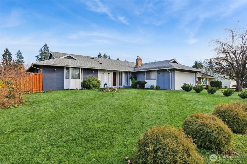 Photo of 1402 Elm Street SE, Auburn, WA 98092 (MLS # 2458760)