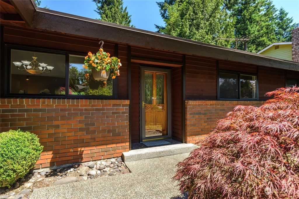 Photo of 14302 SE 162nd Place, Renton, WA 98058 (MLS # 2077972)