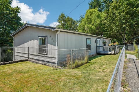 Photo of 127 Pioneer Avenue NE, Castle Rock, WA 98611 (MLS # 2564695)