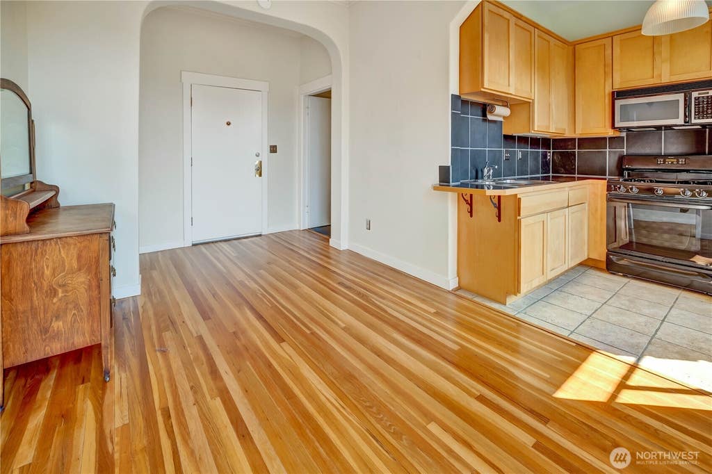 Photo of 22 John Street #5, Seattle, WA 98109 (MLS # 2567039)