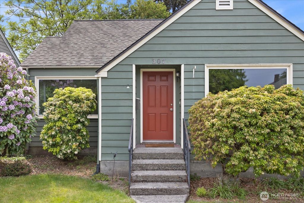 Photo of 307 I Street SE, Auburn, WA 98002 (MLS # 2522879)